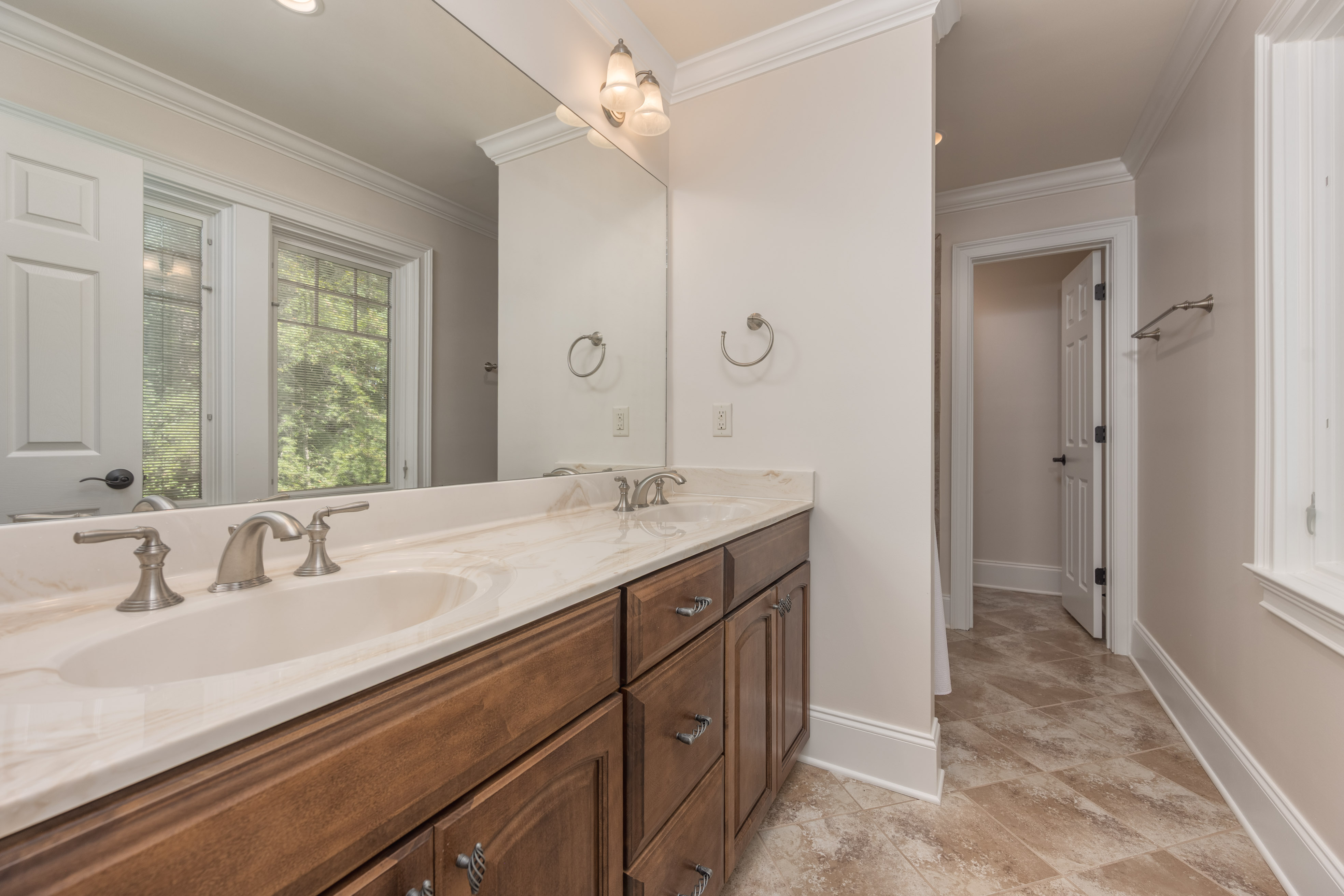 1001 Walton Way image 38